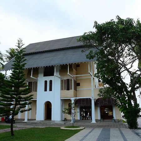 Hotel Leaf On Lagoon Катунаяка Экстерьер фото