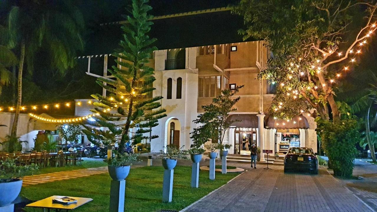 Hotel Leaf On Lagoon Катунаяка Экстерьер фото